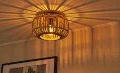 Deckenleuchte, 1-flammig. Rattanschirm `klein`
