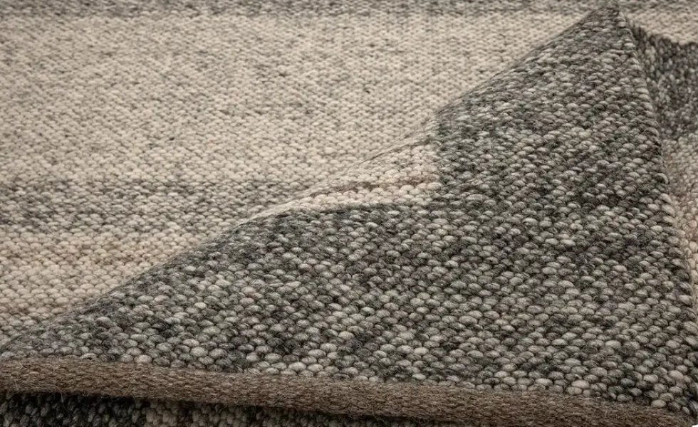 Handweb-Teppich Pito Design