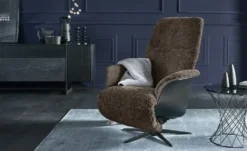 Nils Olsen Relaxsessel mit Schaffell Frederik