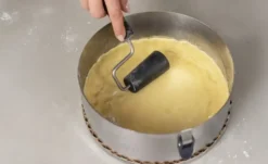 Sallys Backform- und Pizzateigroller