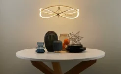Trio LED-Pendelleuchte messing matt, geschwungen Charivari
